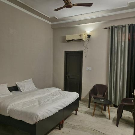 Play-Sunflower Omega-1 Couple Friendly Greater Noida Luaran gambar