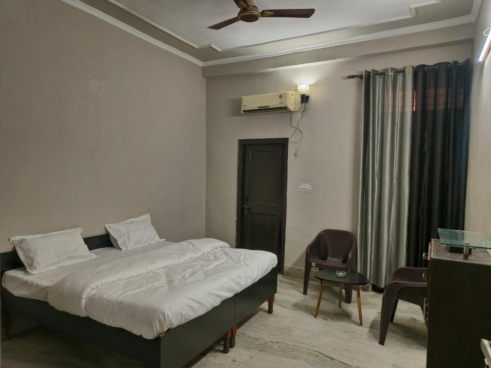 Play-Sunflower Omega-1 Couple Friendly Greater Noida Luaran gambar