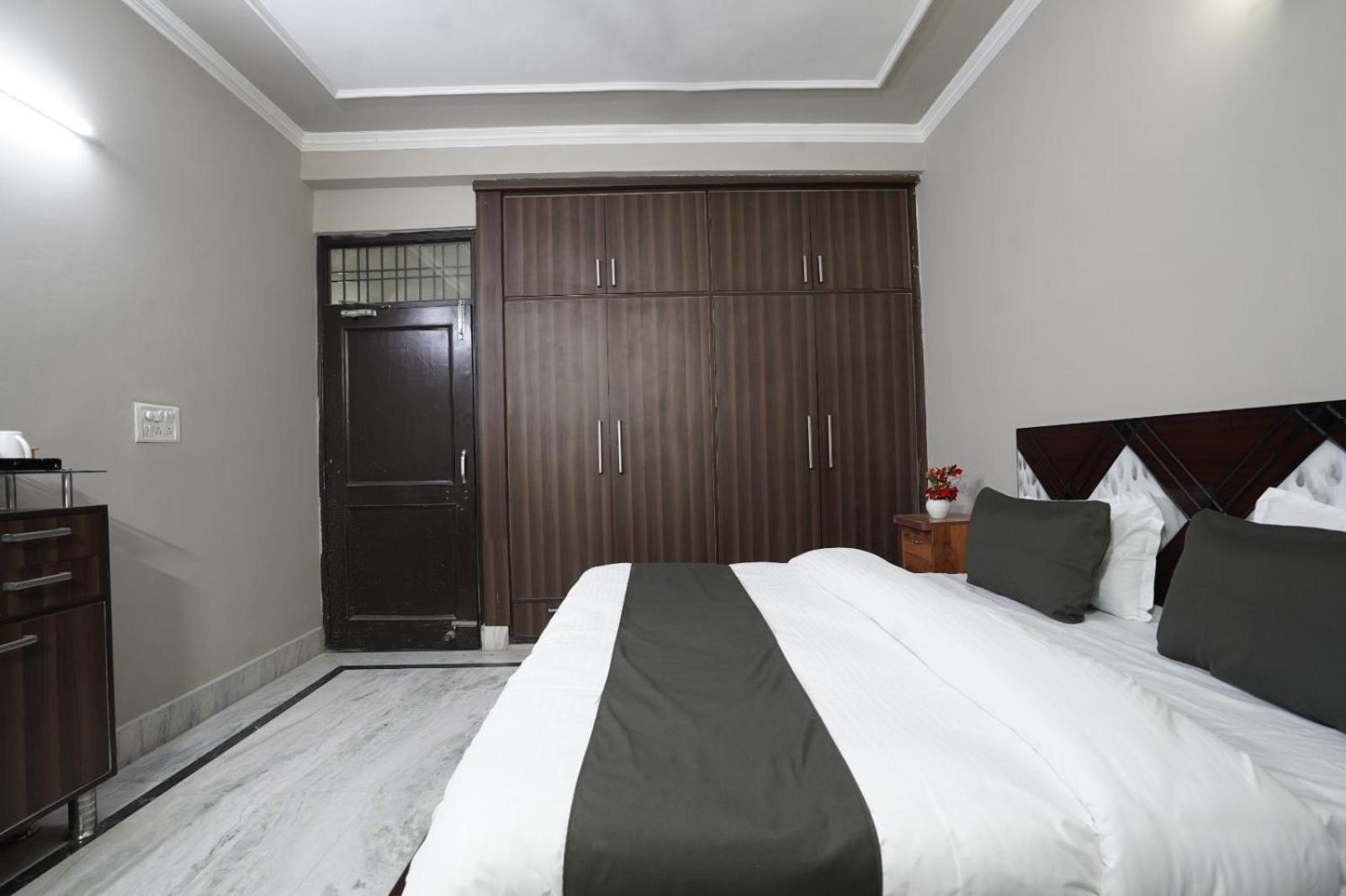 Play-Sunflower Omega-1 Couple Friendly Greater Noida Luaran gambar